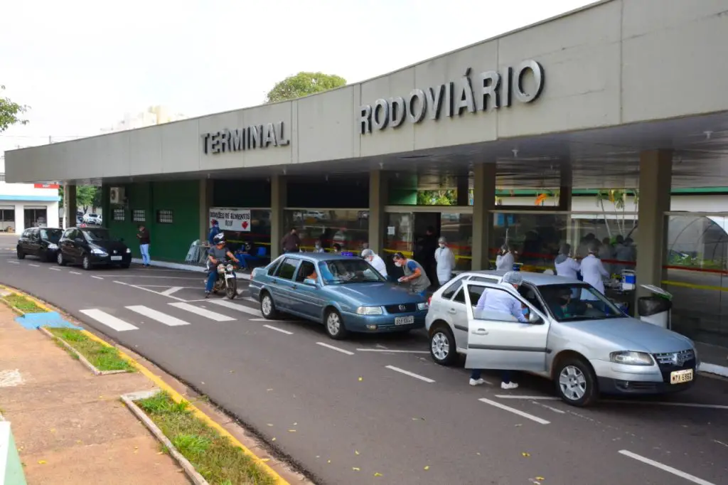 Birigui vacina contra covid no drive-thru do Terminal Rodoviário