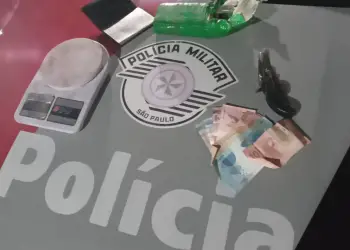 Homem é preso pela PM com garrucha e tablete de maconha