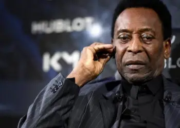 Pelé é internado em São Paulo com problemas de saúde