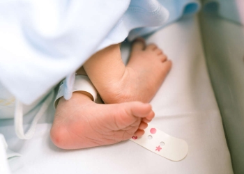 © JaCZhou/istock Imagem Ilustrativa/ Baby - Human Age, Foot, Newborn, Human Foot