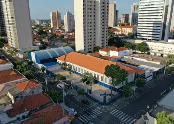 Vista aérea da escola Cristiano Olsen em Araçatuba SP