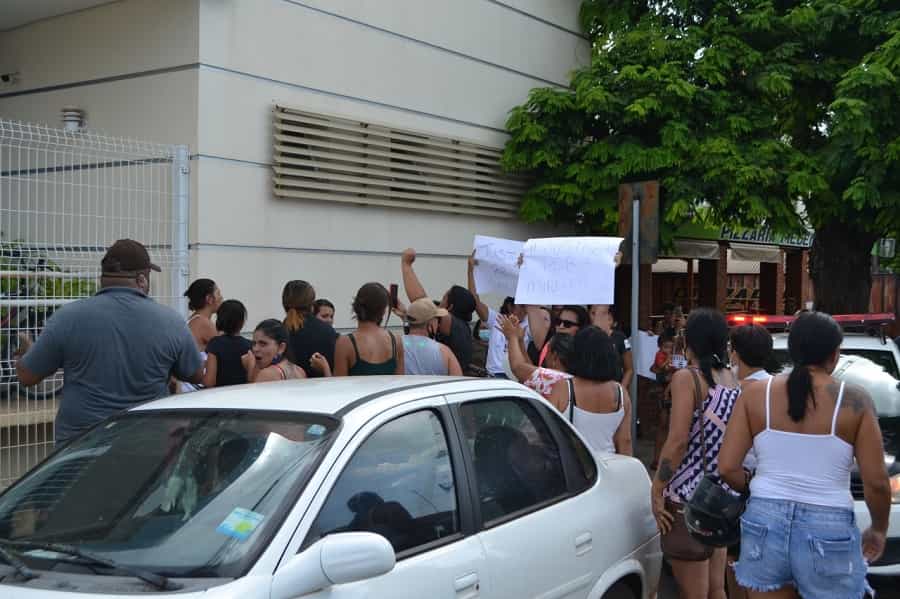 manifestantes pedem justiça pela morte de menina