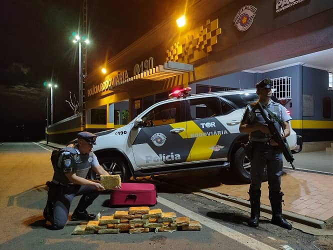 Policiais do TOR apreendem tabletes de maconha