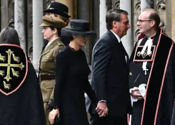 Jair e Michelle Bolsonaro no funeral da rainha