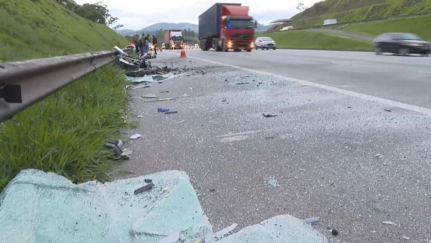 Rodovia dos Bandeirantes após acidente na madrugada desta terça (3) — Foto: Reprodução/TV Globo