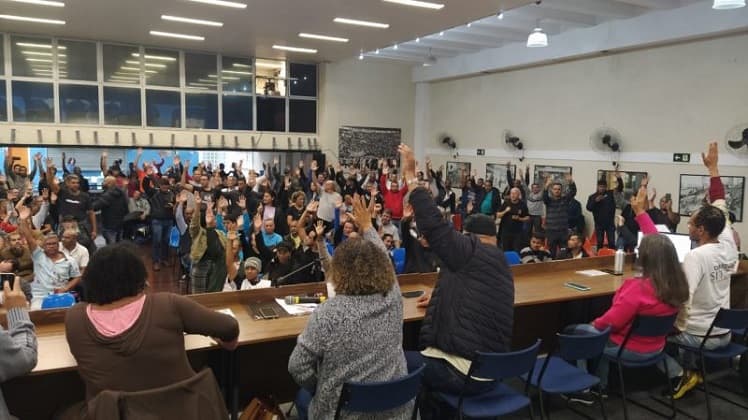 Categoria decidiu pela greve em assembleia realizada dia 29 de abril em SP (Foto: Sitsesp)