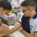 Nesta semana, os alunos  coletaram sangue com o objetivo de separação do soro para titulação das amostras para verificação da imunidade - Foto: DIvulgação