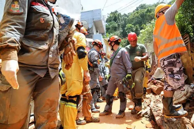 bombeiros soterrados min