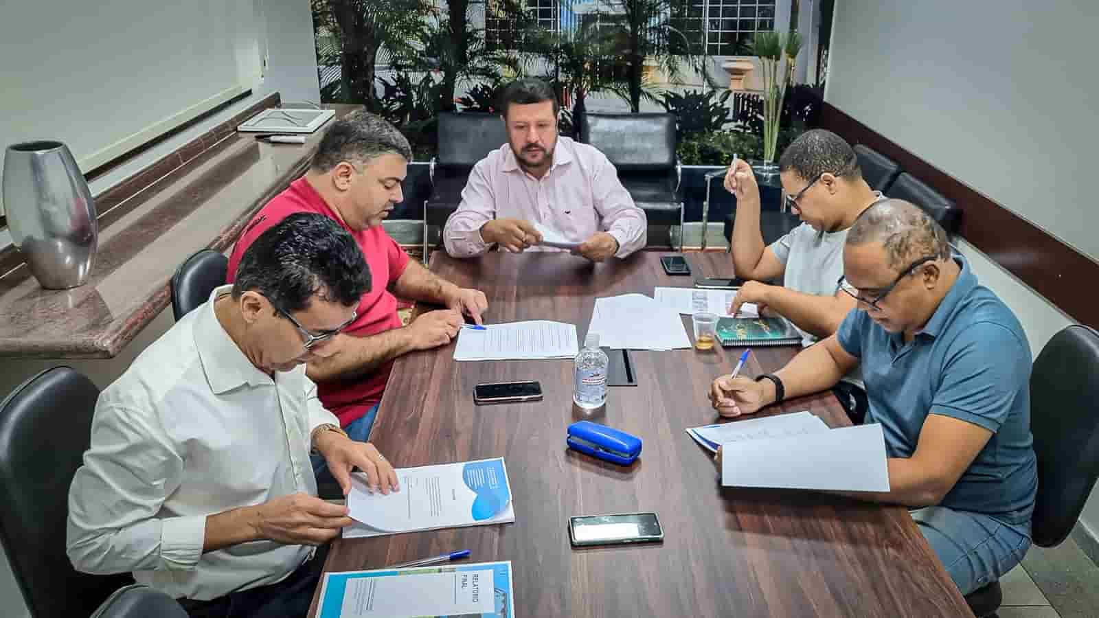 Vereadpres da comissão se reuniram na manhã desta sexta-feira (21) - Foto: Divulgação