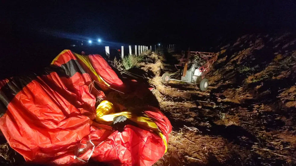 Parapente motorizado cai em Américo de Campos — Foto: Polícia Militar/Divulgação