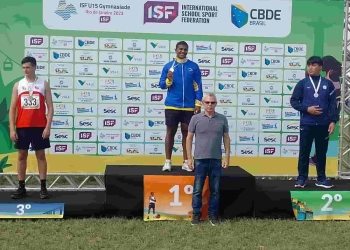 Alberto Rodrigues dos Santos acaba de ser campeão de lançamento de disco nos Jogos Mundiais Escolares Sub-15