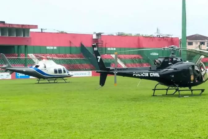 Helicópteros pousaram no estádio Ulrico do Mursa, em Santos, para pegar coração e levá-lo a hospital em São Paulo
Foto: Divulgação/ Agência Briosa