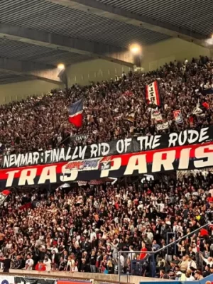 torcida do psg exibe faixa contra neymar 1693102441043 v2 360x480.png