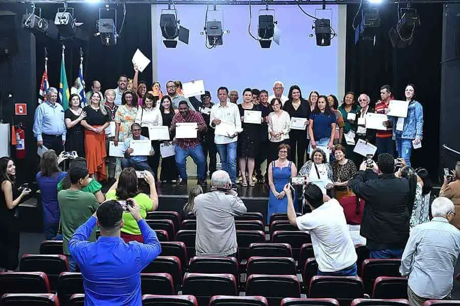 homenagem voluntarios min