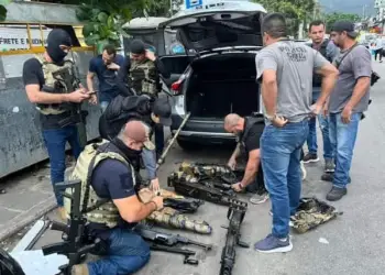 Armas desviadas apreendidas no RJ (Divulgação/Polícia Civil do Rio de Janeiro)