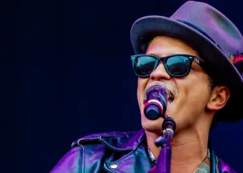 Bruno Mars se apresentando no Rock Werchter festival de música — Foto de benhoudijk