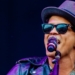 Bruno Mars se apresentando no Rock Werchter festival de música — Foto de benhoudijk