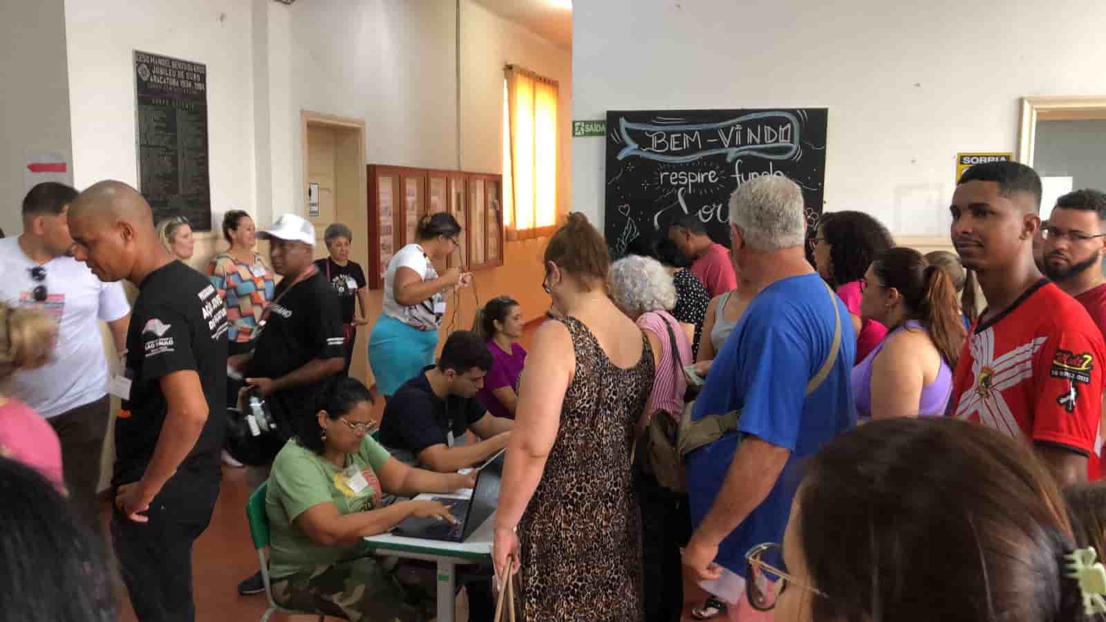Eleitores tiveram de exercitar a paciência para votar neste domingo - Foto: Lula/Cultura FM