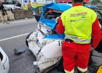 onibus santos bate em viatura da pm