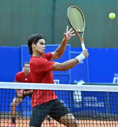 Luís Henrique  Britto, número 447 do ranking  da ATP