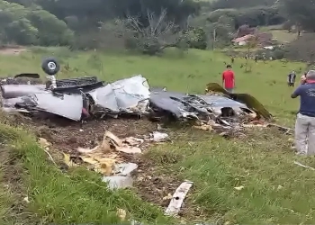 queda de aviao em minas gerais