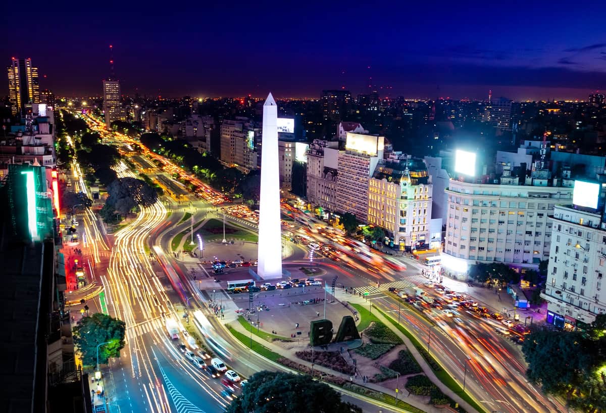 Vista aérea de Buenos Aires e avenida 9 de Julio à noite  — Foto de diegograndi/Depositphotos