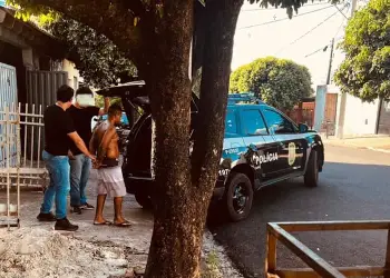 Momento em que acusado foi preso pela Polícia Civil em Valparaíso (SP)