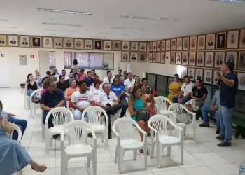 Parte dos estudantes foi recebida nessa quinta-feira (1º) pelo prefeito Alex Arruda