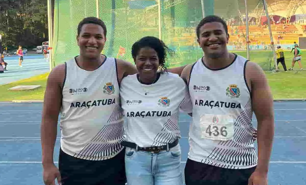 Os atletas Alberto e Alessandra com a técnica Andréa