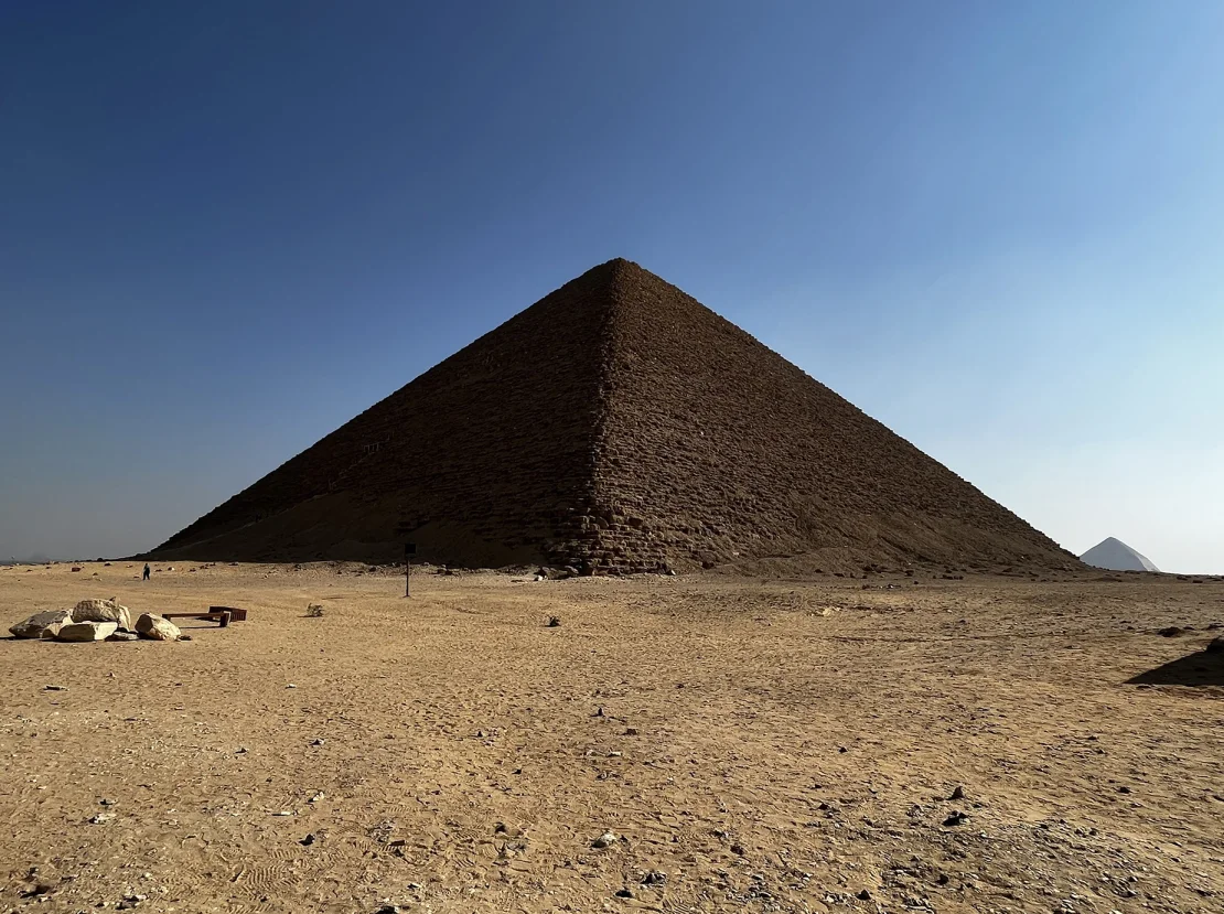 A Pirâmide Vermelha na necrópole de Dahshur está localizada perto do agora extinto braço do Nilo. (Foto: Eman Ghoneim)