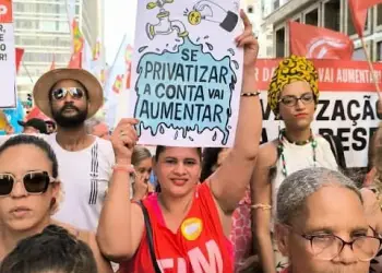 Movimentos populares e sindicatos realizaram um ato contra a privatização
da Sabesp no dia 29 de abril de 2024 - Joanne Mota/Sintaema