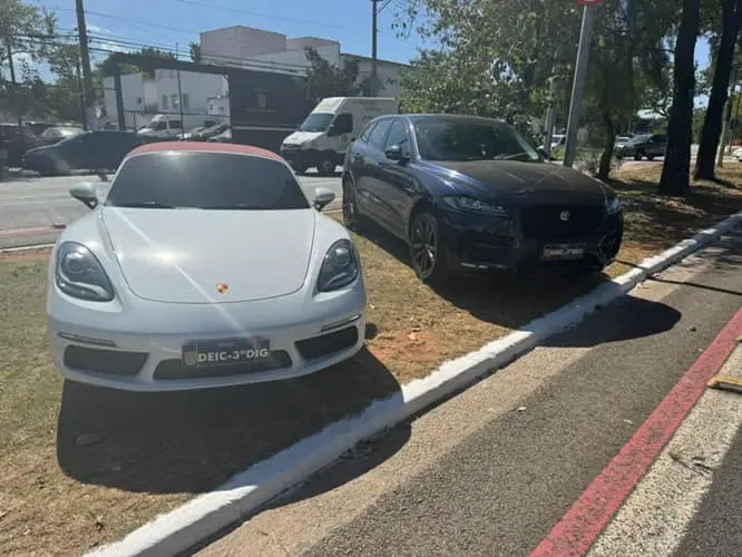 carro luxo influencers min