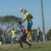 O atacante Gustavo França cabeceia a bola (Foto: Gabriel Rocha)