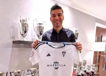 casemiro com camisa do time Marbella