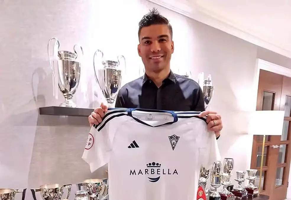 casemiro com camisa do time Marbella