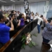 A presidente da Câmara, Cristina Munhoz, conversa com os manifestantes - Foto: Angelo Cardoso/Câmara Municipal