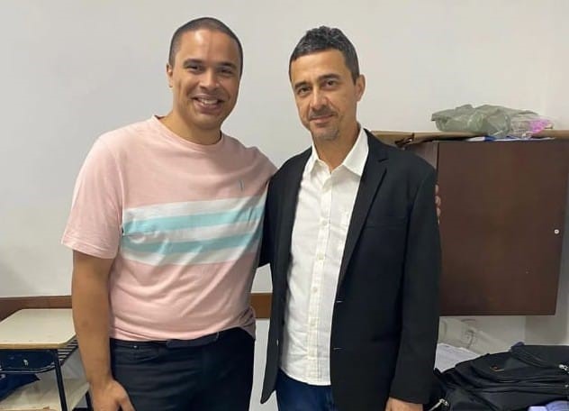 O jornalista Arnon Gomes e o cronista Adelmo Pinho, novo membro da AAL (Foto: Reprodução)