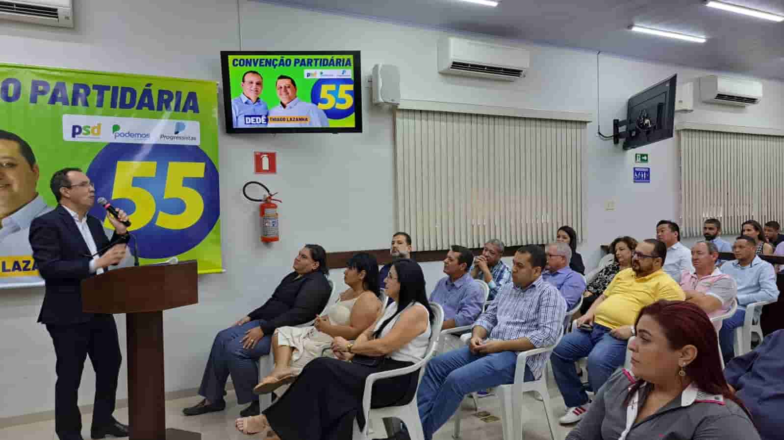 Dedê discursa para o público que lotou o plenário da Câmara