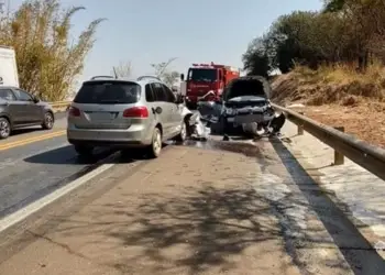 Carros que se envolveram no acidente em acidente entre Olímpia e Severínia (SP) — Foto: Arquivo pessoal