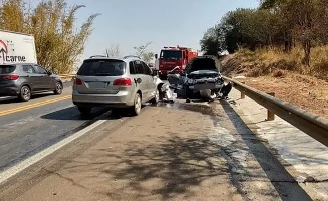 Carros que se envolveram no acidente em acidente entre Olímpia e Severínia (SP) — Foto: Arquivo pessoal