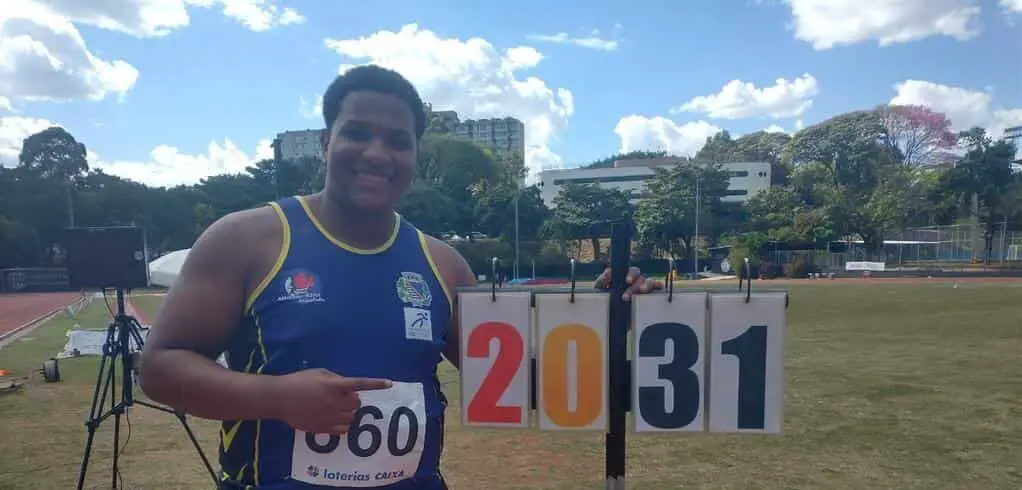 Alessandro Borges Soares, da Associação Cultural Nipo Brasileira de Araçatuba, venceu a categoria com 20,31 m. Foto: Christian Correaa