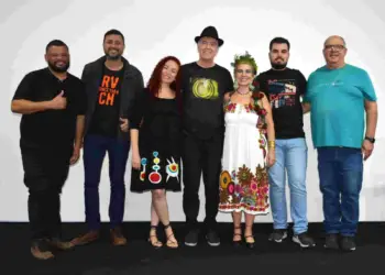 Da esquerda para a direita: Charles Anthony, Éverton Rogério, Fernanda Russo, 
Márcio Kadá, Katuapó, Gustavo Cessel e Jorge Leal - Foto: Divulgação