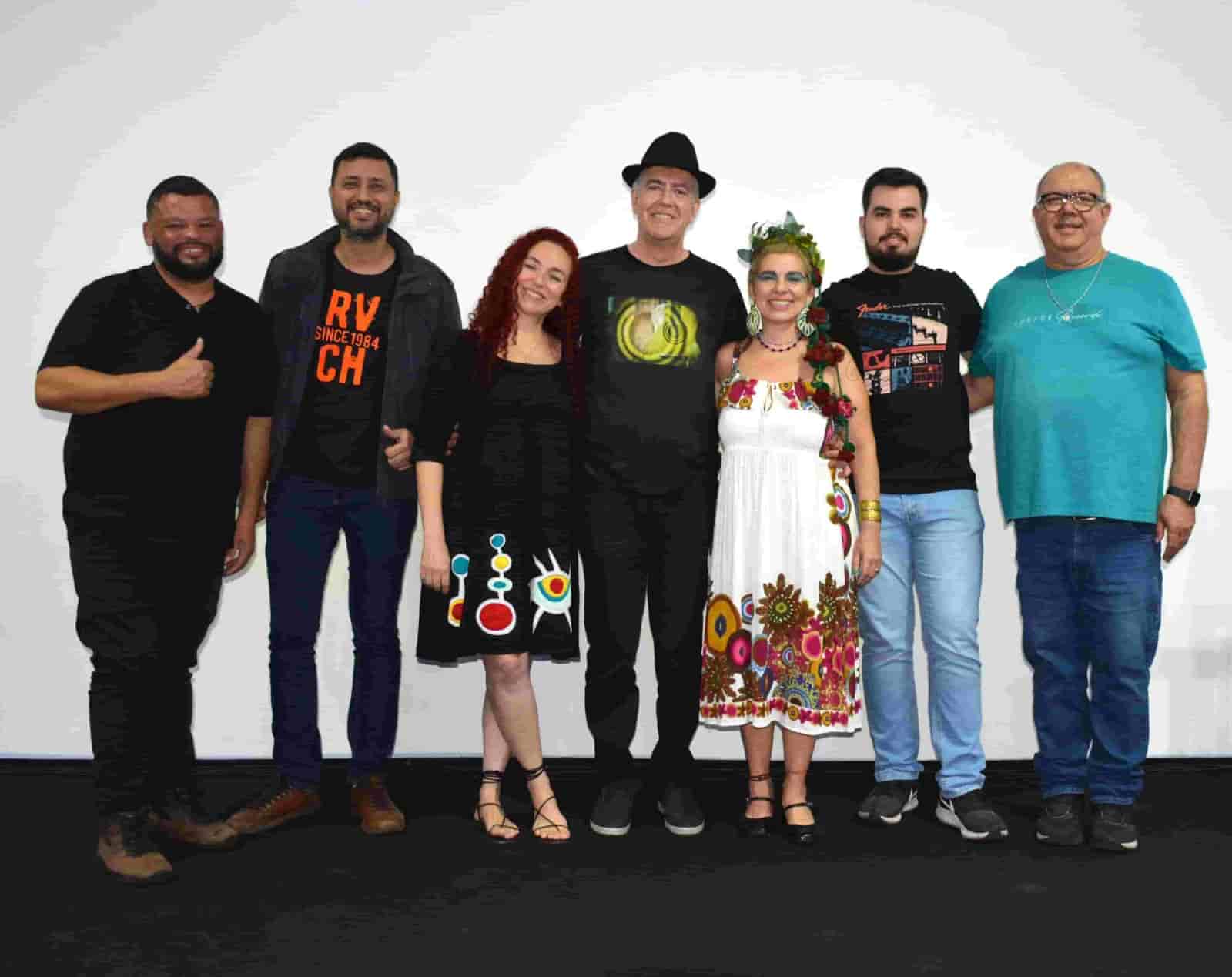 Da esquerda para a direita: Charles Anthony, Éverton Rogério, Fernanda Russo, 
Márcio Kadá, Katuapó, Gustavo Cessel e Jorge Leal - Foto: Divulgação