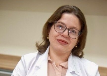 A médica Danyelle Grecco explica que os sintomas incluem perda de equilíbrio, dormência e formigamento - Foto: Divulgação