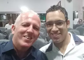 Guedes, ao lado do vice, pastor Thiago