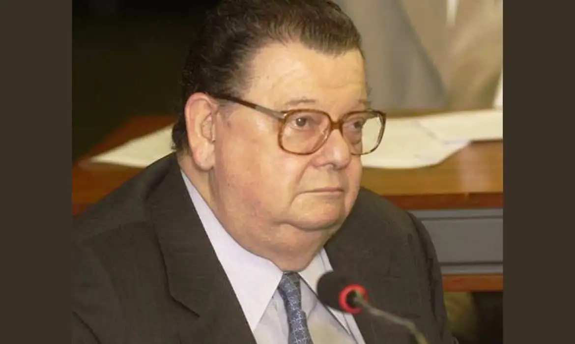 ex-ministro Delfim Netto