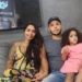 Natasha Dias e o marido Alisson Rayner Barbosa com a filha do casal (Foto: Perfil News/ Reprodução)