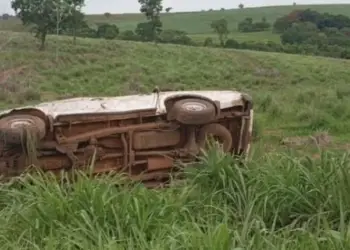 Capotamento ocorreu em vicinal de Auriflama (Foto: Reprodução/ G1)