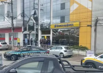 Criminosos invadiram Banco do Brasil e fizeram reféns em Vargem Grande Paulista — Foto: Reprodução/Redes sociais