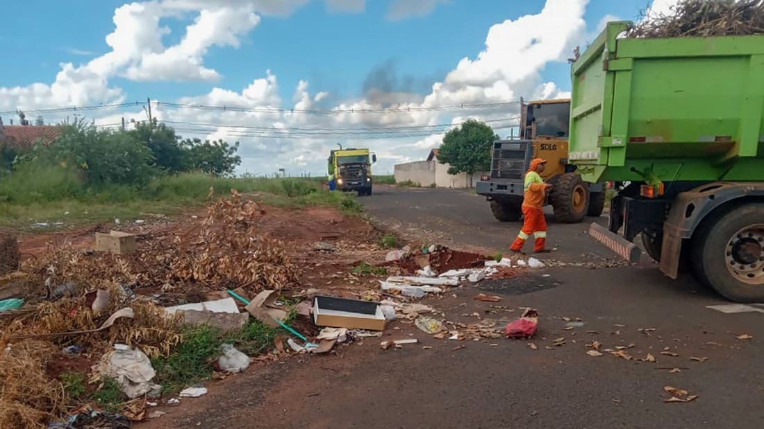 SOSP recolhe lixo em Aracatuba